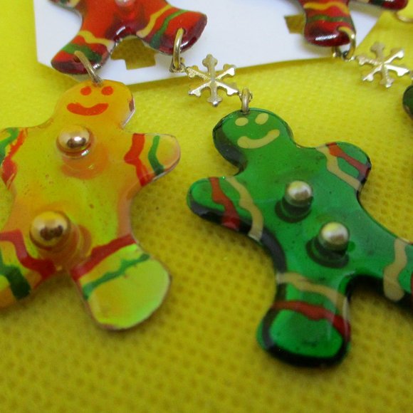 Conceits Earrings Dangle Pierced Moving Gingerbreadman Christmas Earrings - Picture 7 of 9